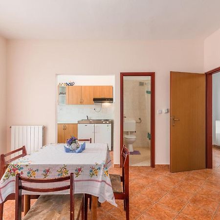 Beautiful Home In Visnjan With Wifi Bagian luar foto