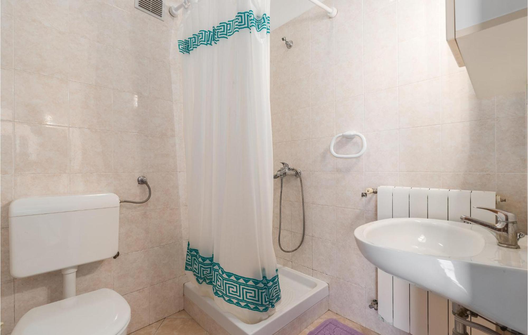 Beautiful Home In Visnjan With Wifi Bagian luar foto