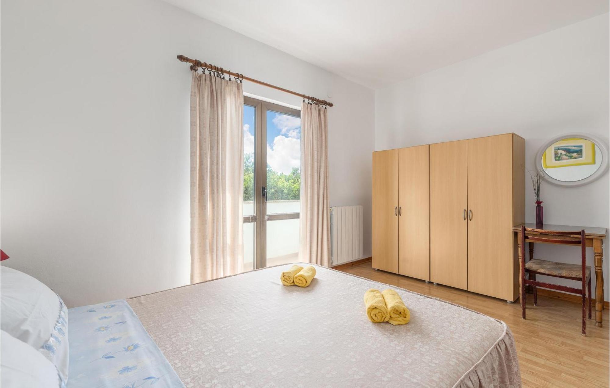 Beautiful Home In Visnjan With Wifi Bagian luar foto