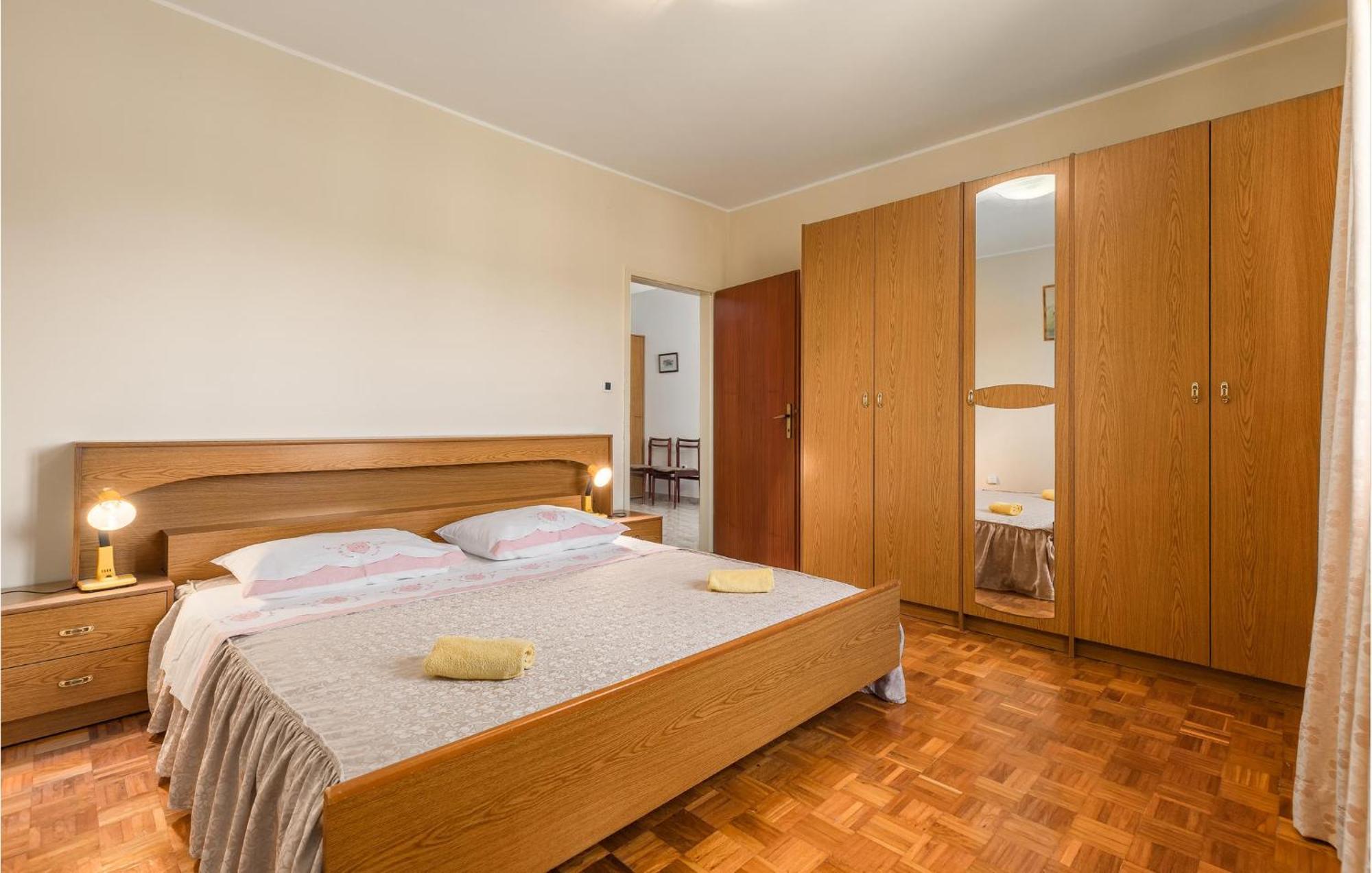 Beautiful Home In Visnjan With Wifi Bagian luar foto