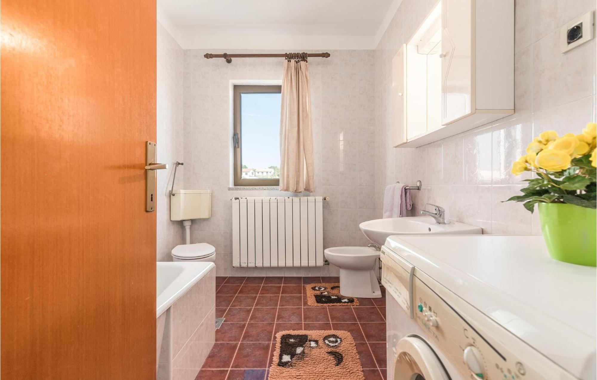 Beautiful Home In Visnjan With Wifi Bagian luar foto