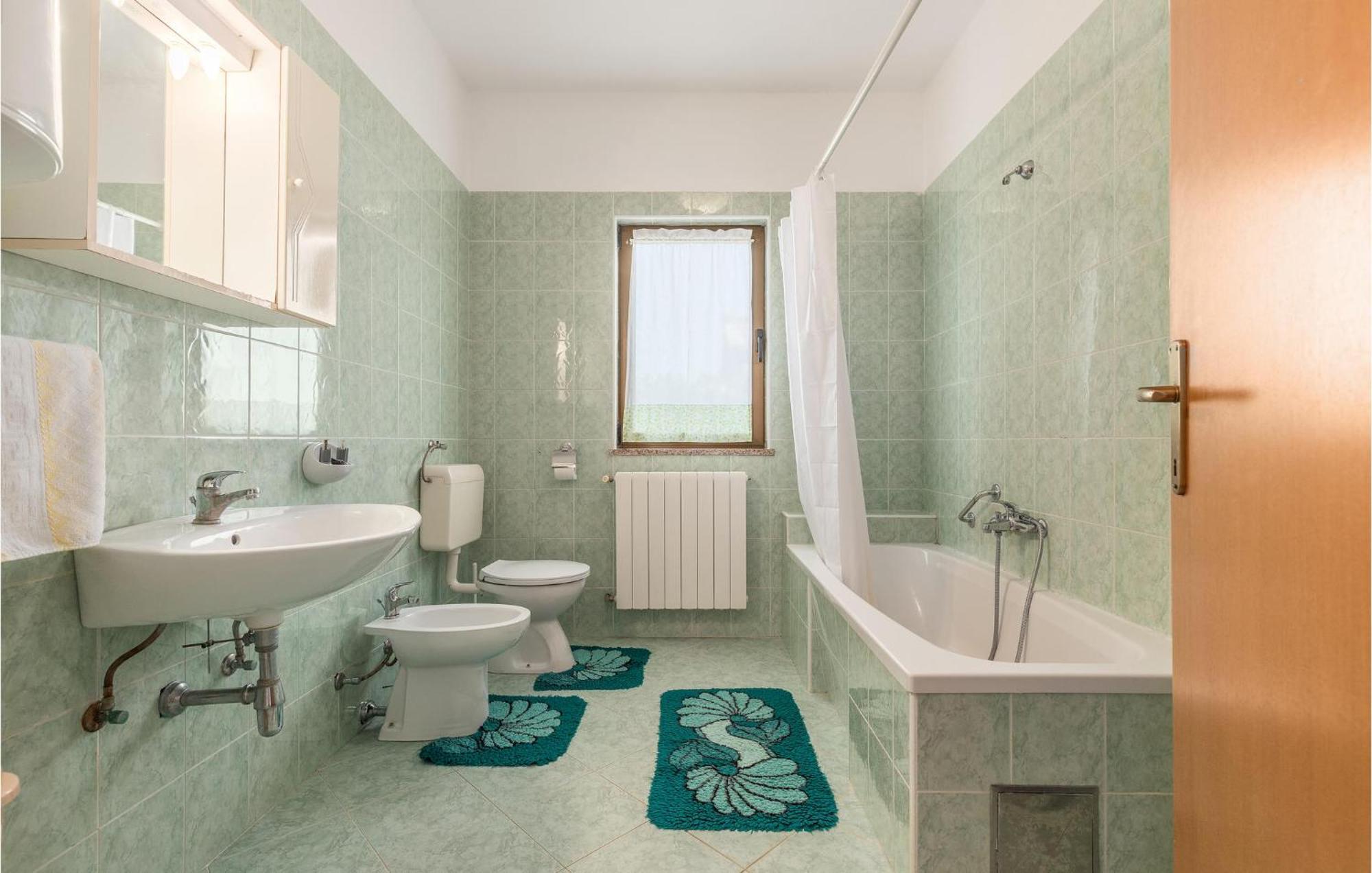 Beautiful Home In Visnjan With Wifi Bagian luar foto