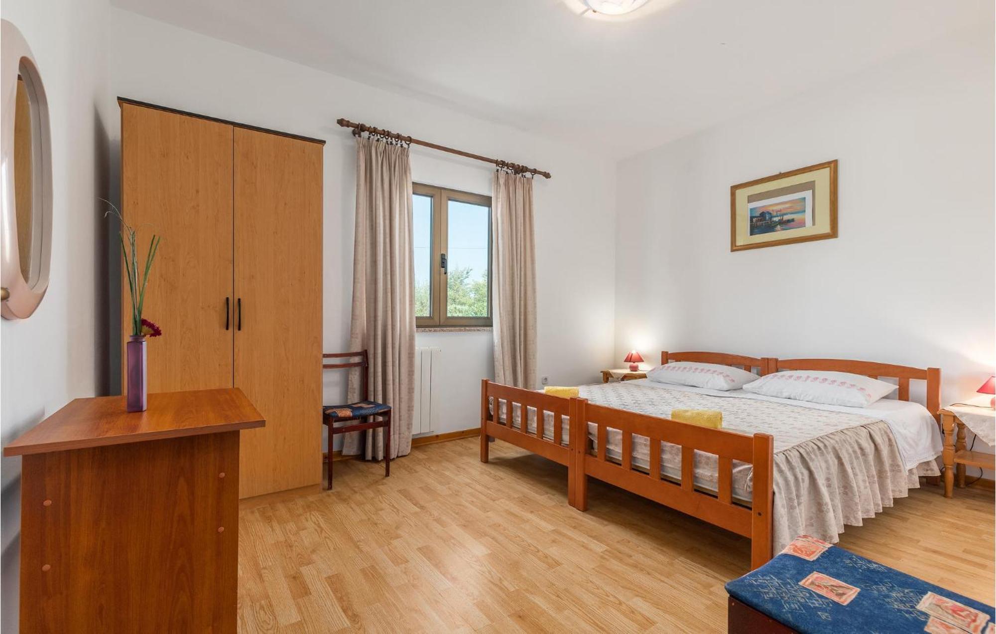 Beautiful Home In Visnjan With Wifi Bagian luar foto