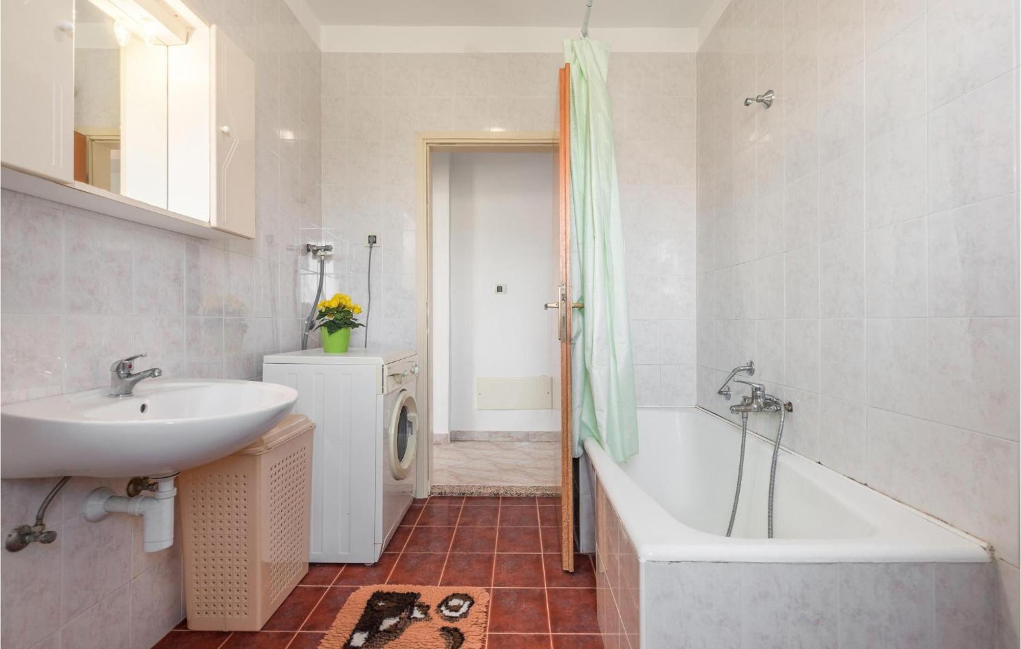 Beautiful Home In Visnjan With Wifi Bagian luar foto