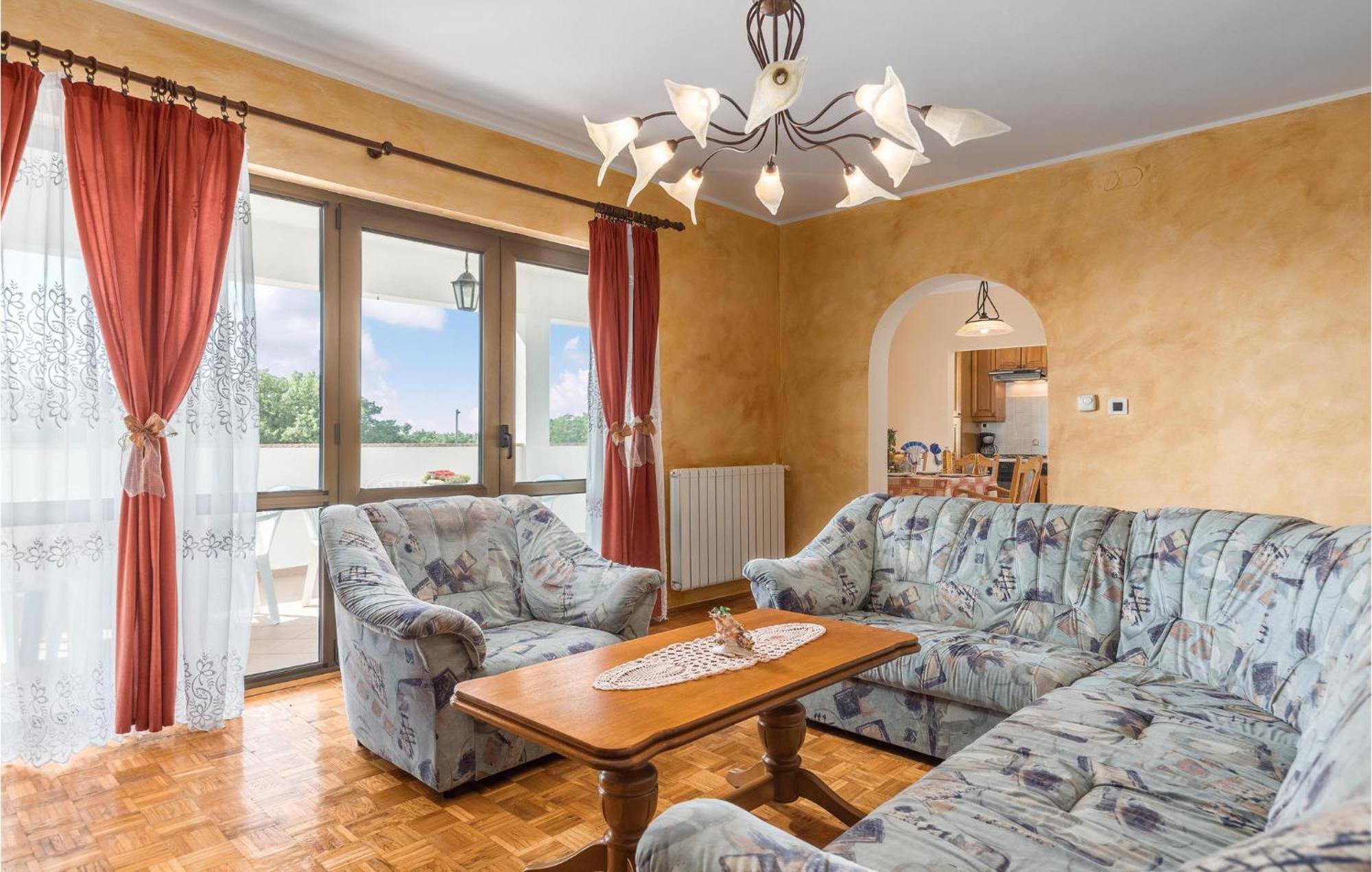 Beautiful Home In Visnjan With Wifi Bagian luar foto