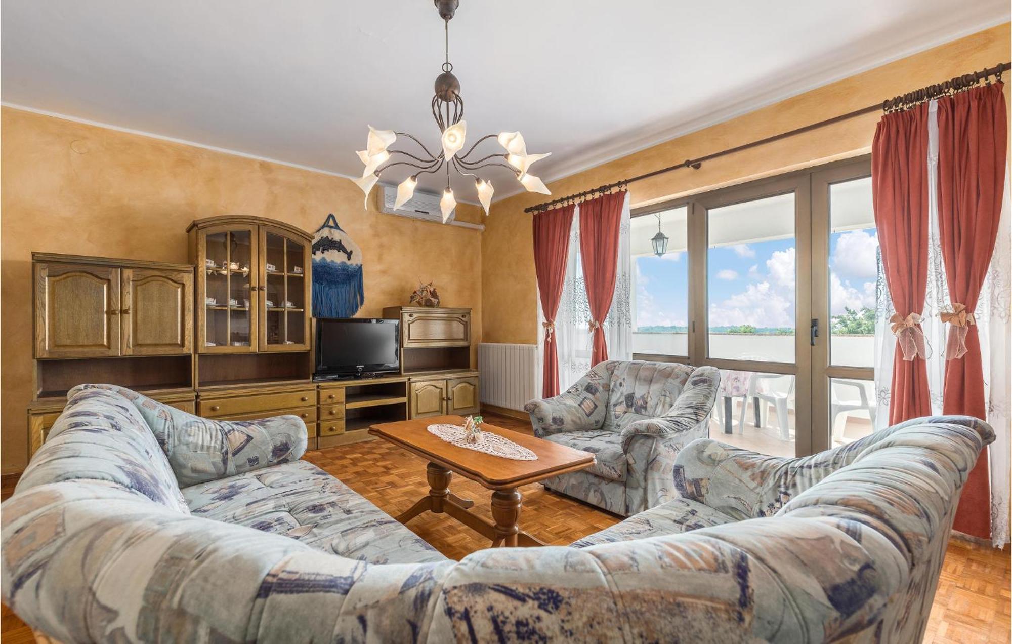 Beautiful Home In Visnjan With Wifi Bagian luar foto