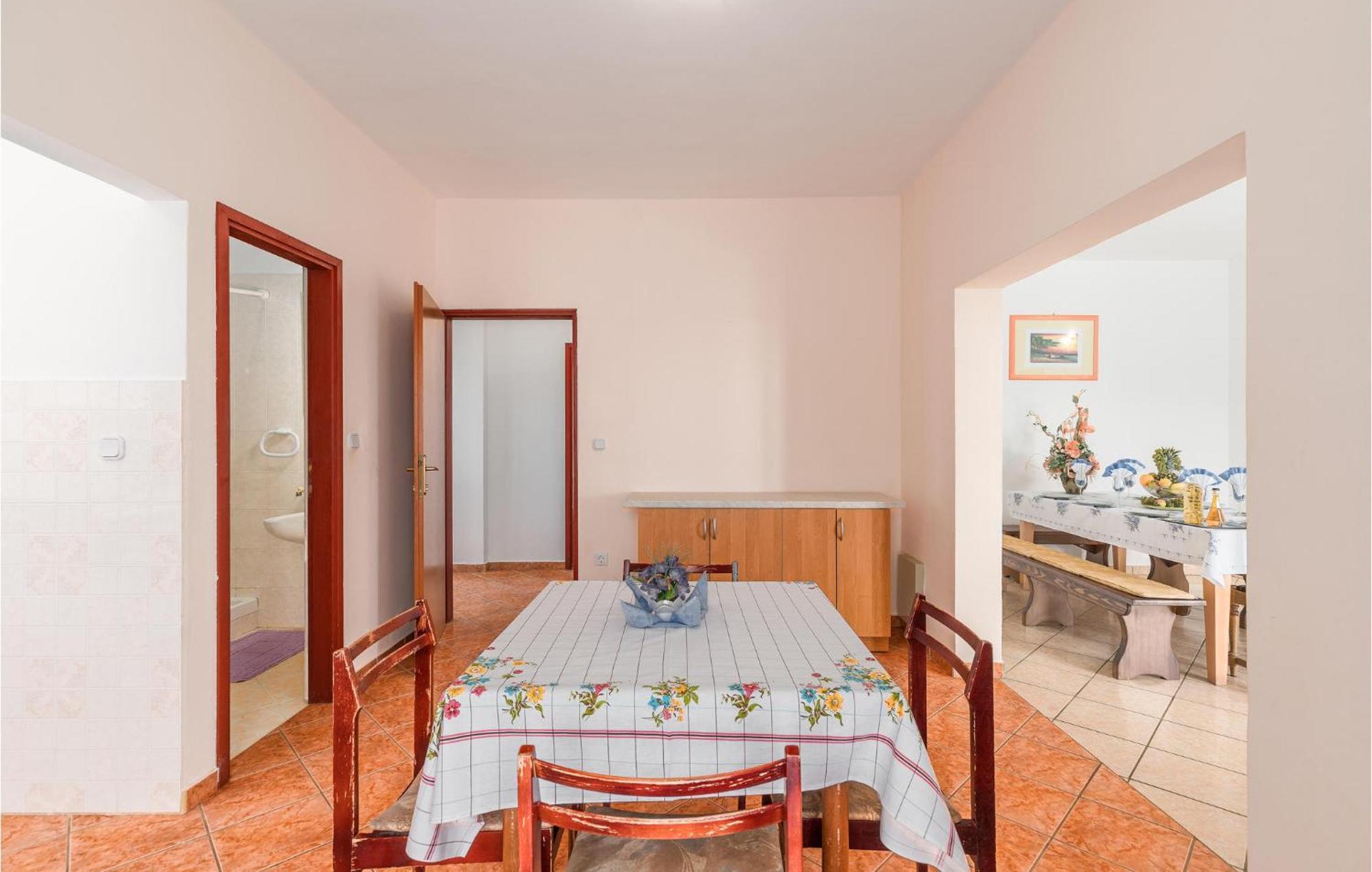 Beautiful Home In Visnjan With Wifi Bagian luar foto