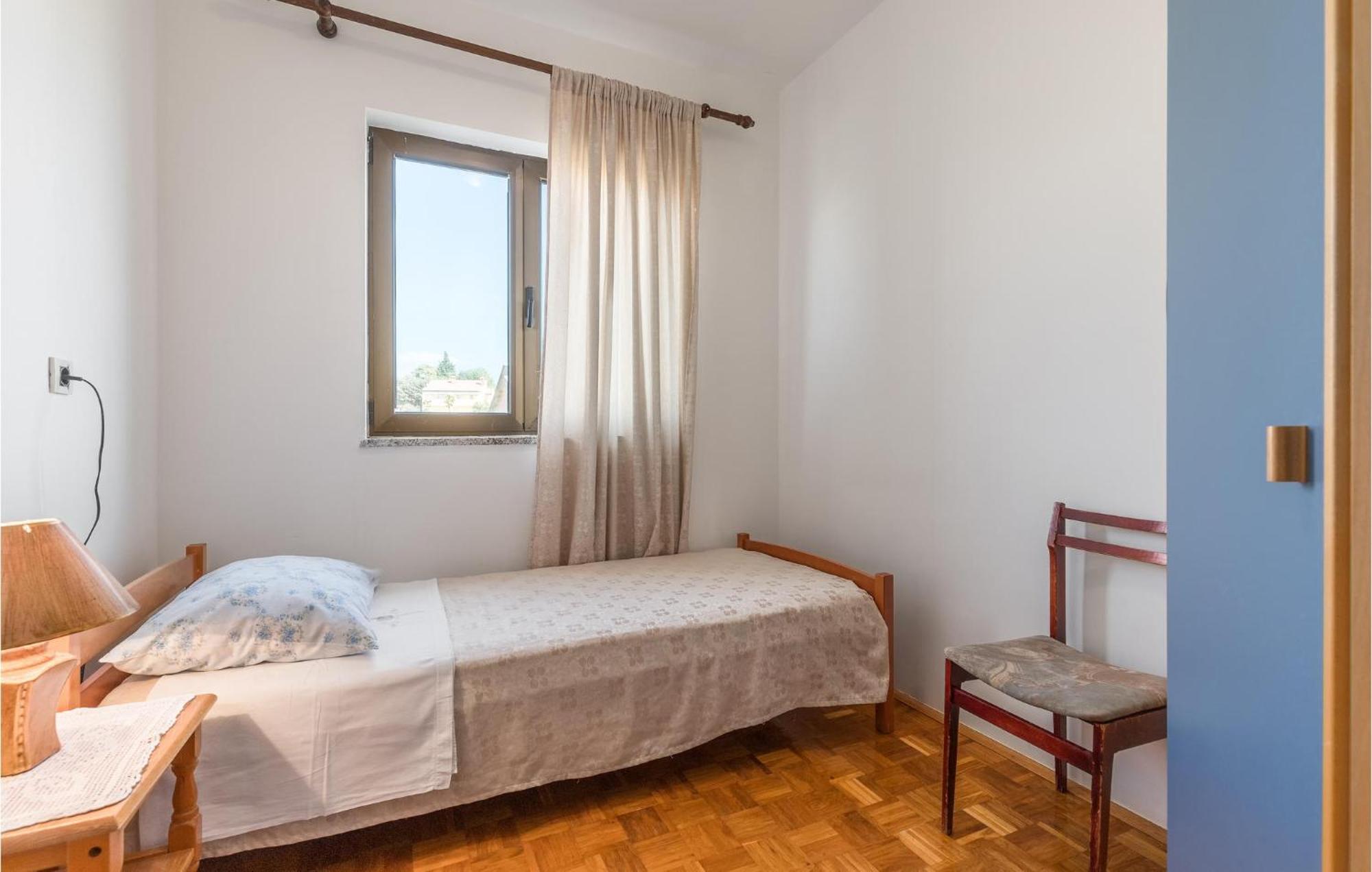 Beautiful Home In Visnjan With Wifi Bagian luar foto